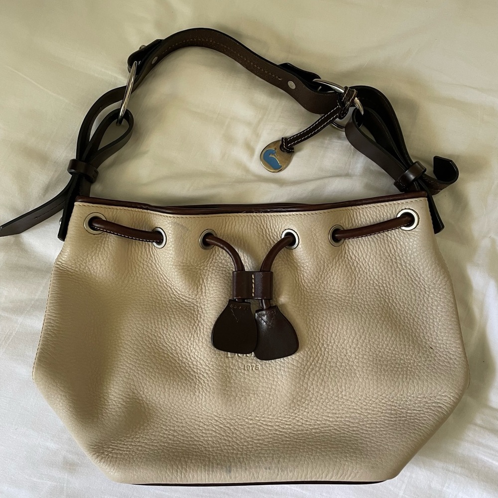 Dooney and Bourke in need of a new fashionista! ♥️